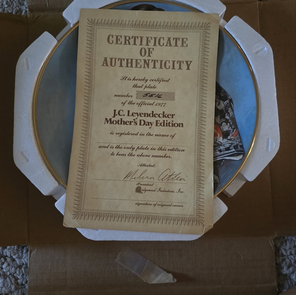 Limited edition, 1977 mother's day plate